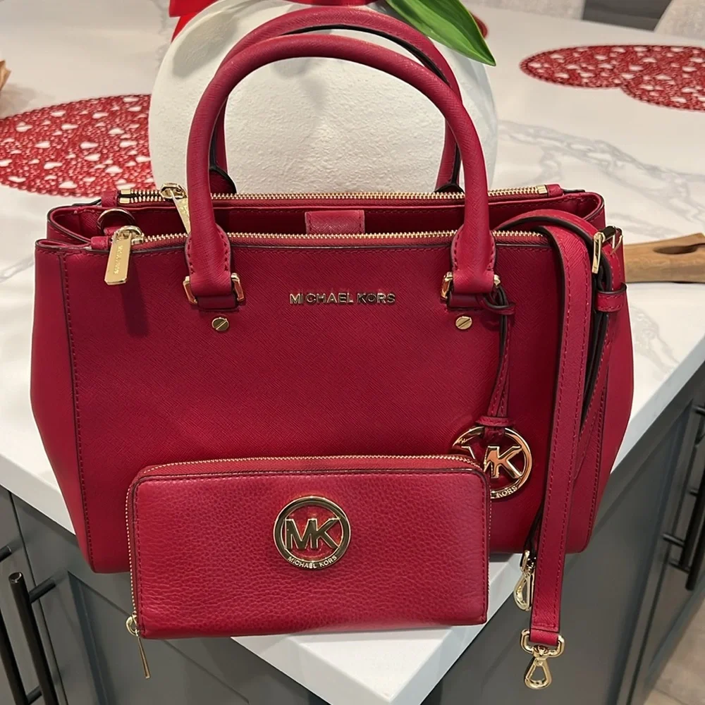 ❤️MICHAEL KORS BAG & WALLET.